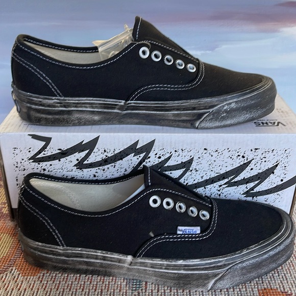 Vans WMNS 0g Authentic L
Stressed Black/White
VN0A5FBDBA2
Sneakers - Picture 1 of 16